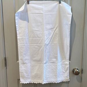 EUC Sundance White Eyelet Trim Pillowcase